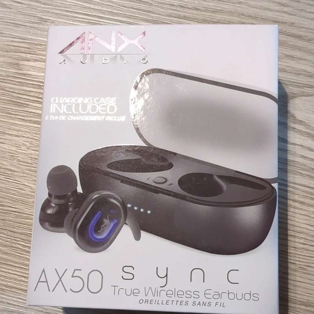 NWT Wireless earbuds and charger (Black)